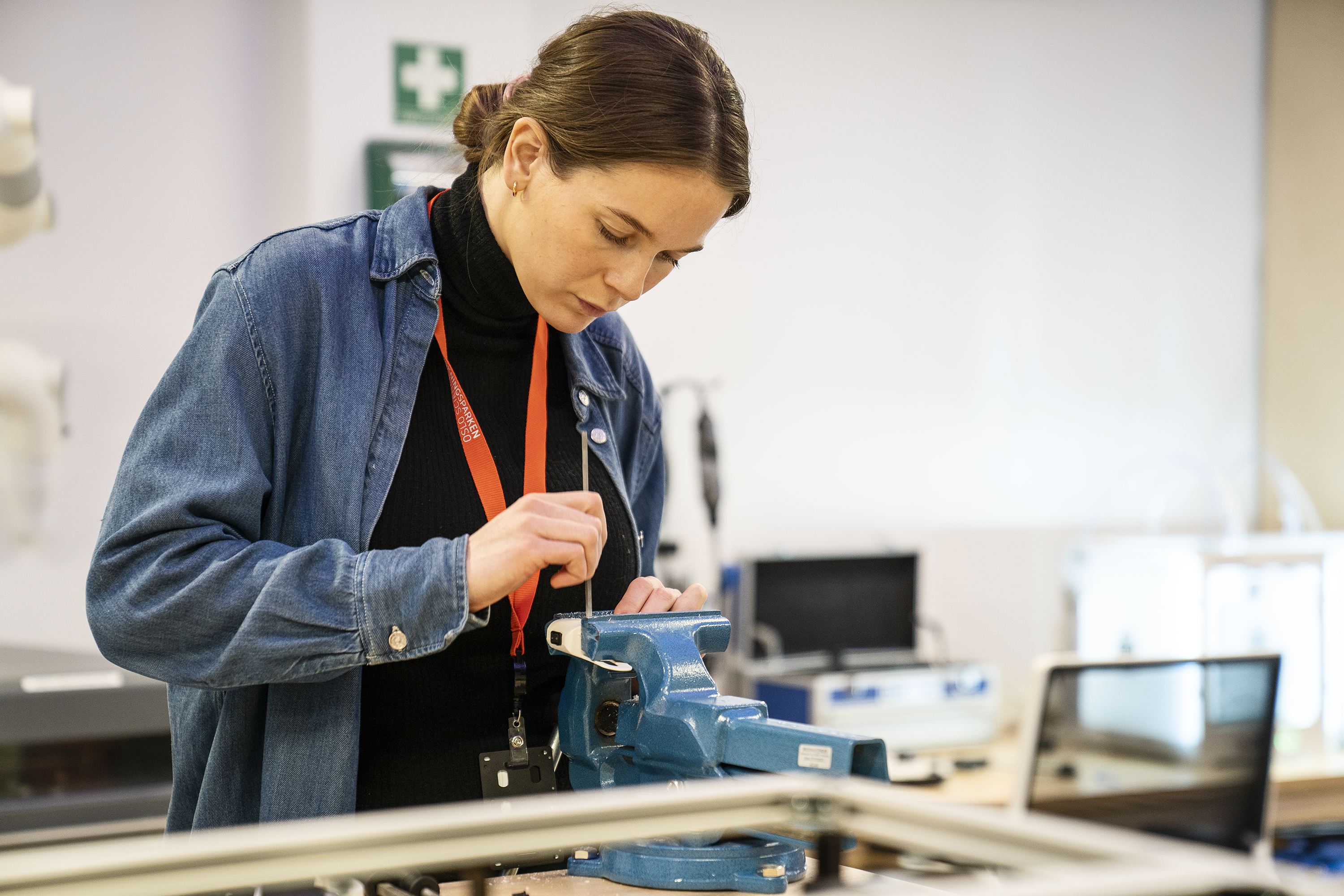 Woman working with tools, Oslo startup at Forskningsparken, Oslo