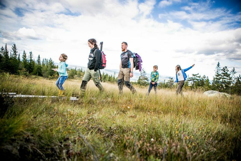 A family hiking in Blefjell
